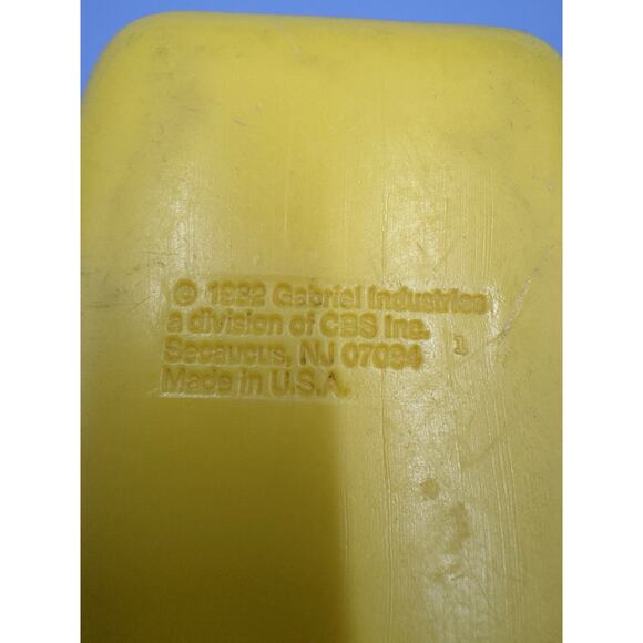 Gabriel Industries 1982 Plastic Yellow Row Boat 5” - Picture 6 of 8